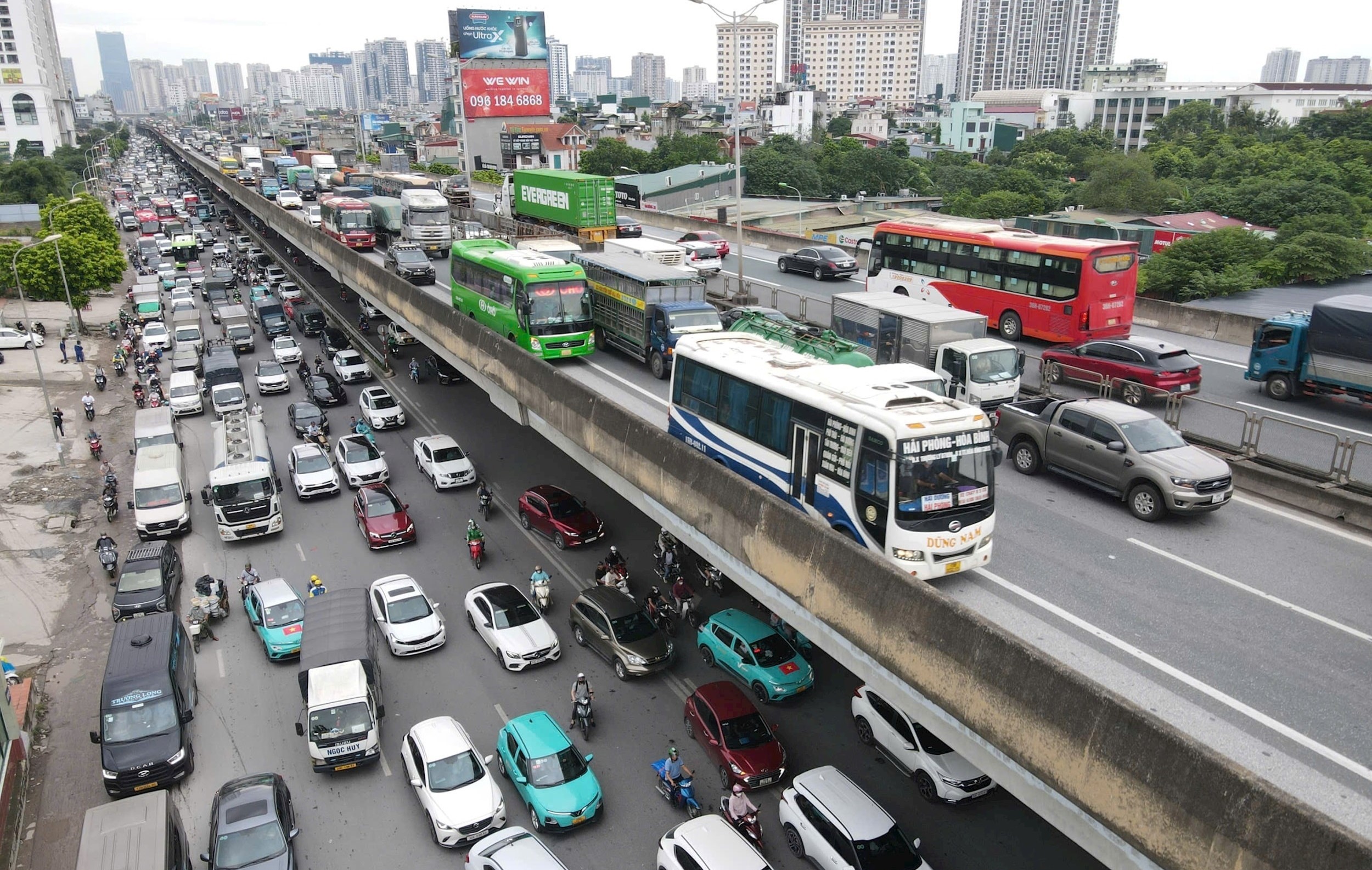 Bạn nên chọn thời điểm di chuyển phù hợp vào dịp lễ để tránh kẹt xe